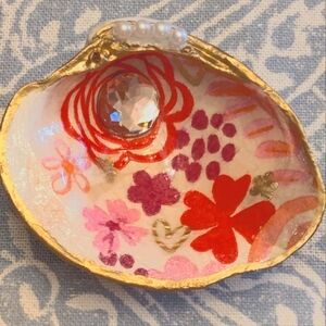 Handcrafted Trinket Jewelry Holder Clam Shell "Roses Are Red" Gold Edged Pearls